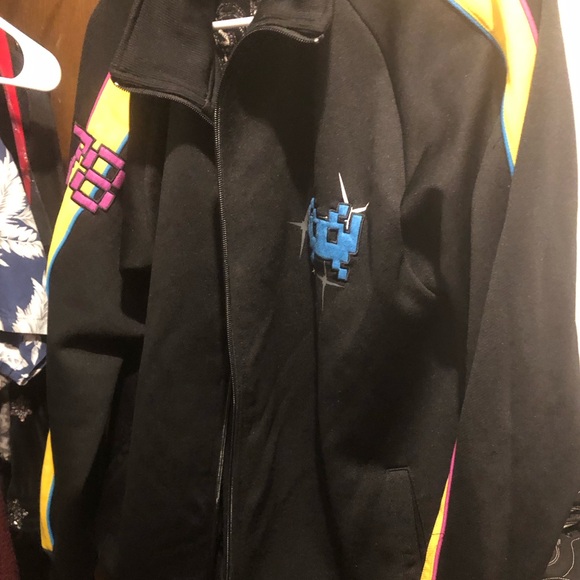 2008 Space Invaders Embroidered Jacket - 760 $80 or $75 w/offer - Picture 4 of 7